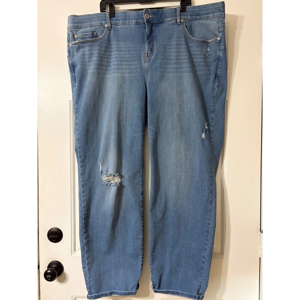 Torrid | Bombshell Straight Distressed Jeans | 28T || Medium Wash Blue|